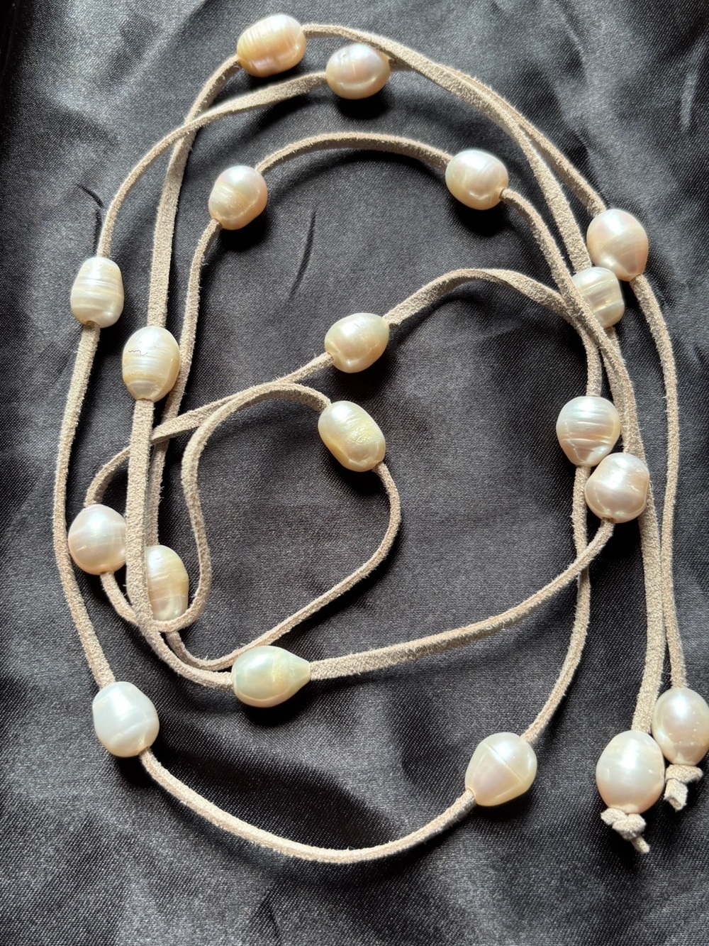 Genuine Baroque Freshwater Pearl Suede Lariat - Picture 2 of 6